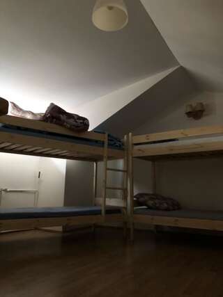 Хостелы Nyva House Варшава Спальное место на двухъярусной кровати в общем номере для мужчин и женщин-7