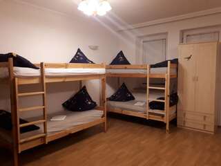 Хостелы Nyva House Варшава Спальное место на двухъярусной кровати в общем номере для мужчин и женщин-4